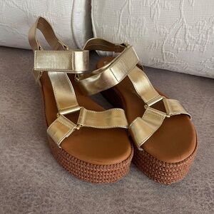 Chic Gold Platform Sandals
